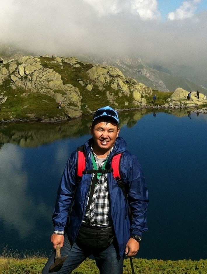 德赢AC米兰官网创新论坛第一千八百三十八讲：Tectonic evolution of the high-and ultrahigh-pressure (HP-UHP) metamorphic complexes, Kyrgyz Tianshan Mts.