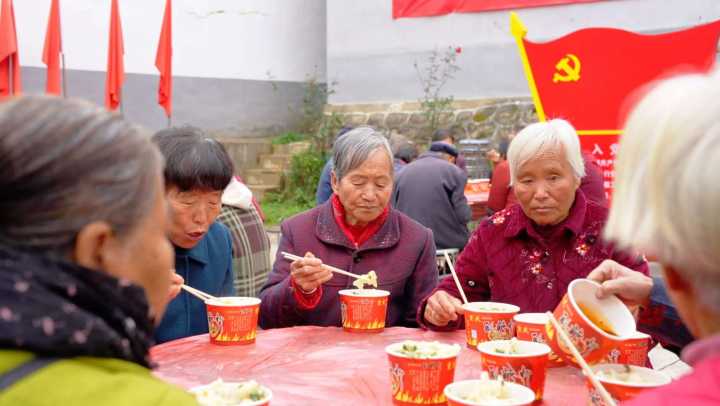 麻街镇齐塬村:地下交通站前忆往昔,重阳敬老情暖桑榆 麻街镇齐塬村:地下交通站前忆往昔,重阳敬老情暖桑榆